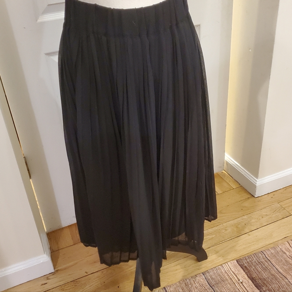 Laundry by Shelli Segal pleated black skirt sz S